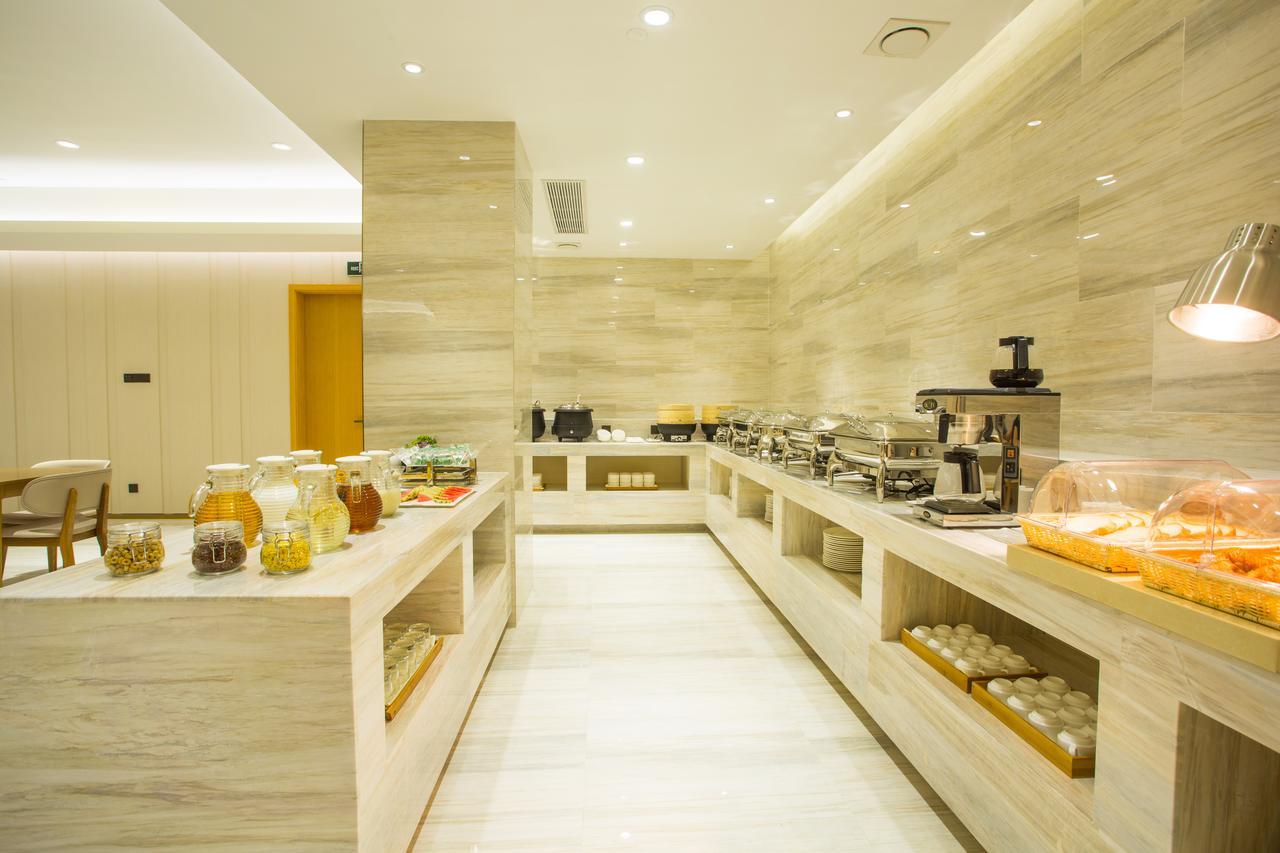 Hotel Ji Wuning Road Subway Station 4*