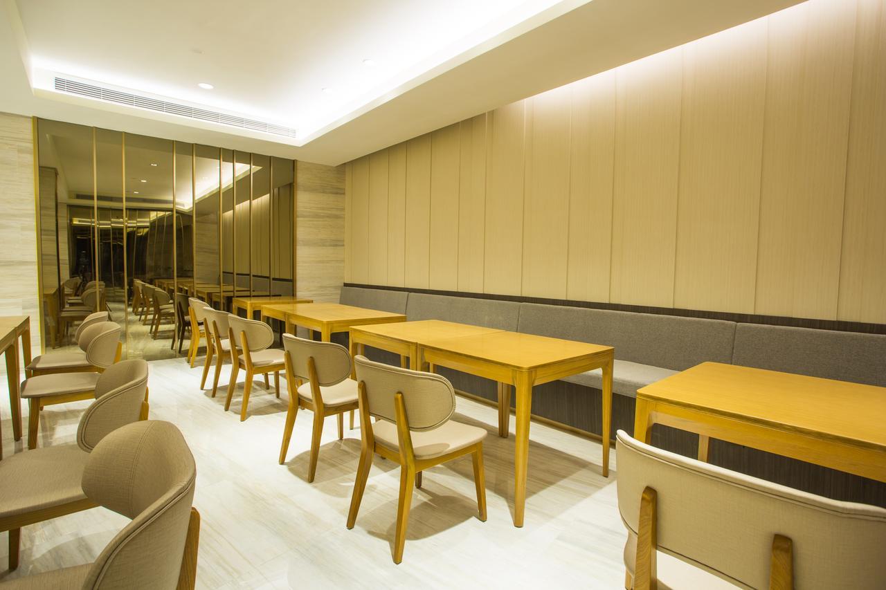 Ji Wuning Road Subway Station Hotel