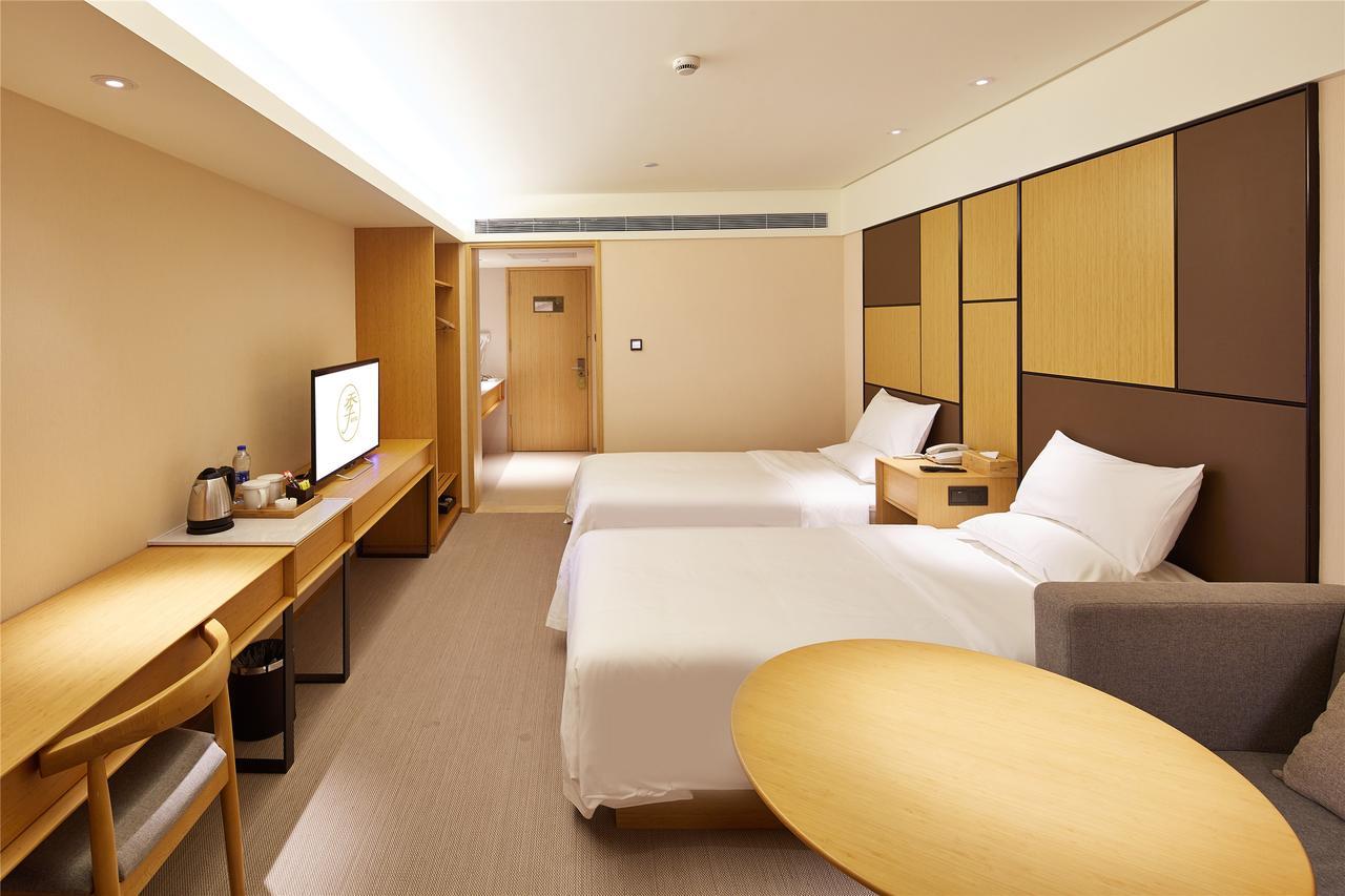 Hotel Ji Wuning Road Subway Station 4*